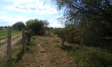 Terreno a pie de carretera, con uso de suelo habitacional