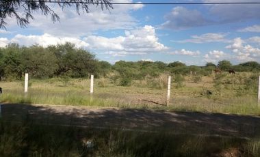 Terreno a pie de carretera, con uso de suelo habitacional