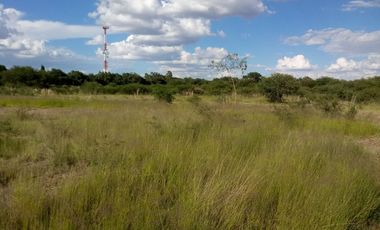 Terreno a pie de carretera, con uso de suelo habitacional
