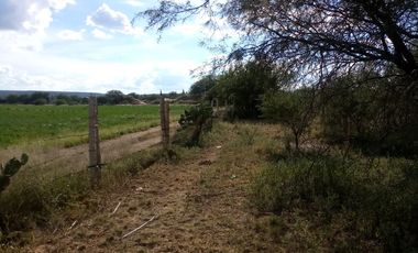 Terreno a pie de carretera, con uso de suelo habitacional
