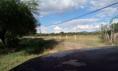 Terreno a pie de carretera, con uso de suelo habitacional