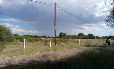 Terreno a pie de carretera, con uso de suelo habitacional