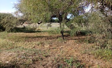 Terreno a pie de carretera, con uso de suelo habitacional
