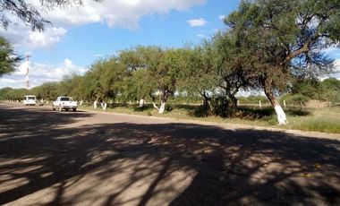 Terreno a pie de carretera, con uso de suelo habitacional