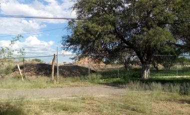 Terreno a pie de carretera, con uso de suelo habitacional