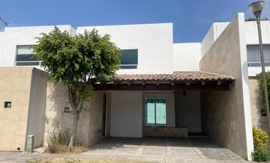 Venta casa remodelada, Fracc Puerta del Sol. Santa María Xixitla, San Pedro Cholula