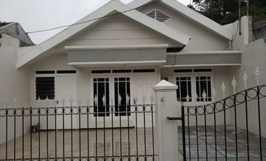 Di jual cepat Rumah Baru Strategis, Siap Huni, Baruk Barat Pondok Nirwana Surabaya