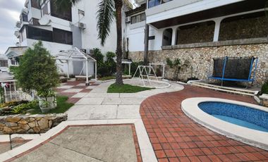 Lomas de Urdesa, Venta de Excelente Departamento 5 dormitorios amoblado con Vista a la ciudad y areas sociales