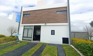 Casa en VENTA en Queretaro, Corregidora ¡ Privada con alberca y seguridad!