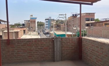 VENDO CASA DE DOS PISOS CERCA AL HOSPITAL REATEGUI DELGADO