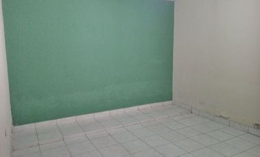 VENDO CASA DE DOS PISOS CERCA AL HOSPITAL REATEGUI DELGADO
