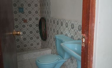VENDO CASA DE DOS PISOS CERCA AL HOSPITAL REATEGUI DELGADO