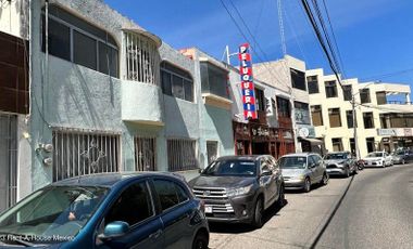 Casa para REMODELAR, con doble frente y uso de suelo comercial Carretas Querétaro