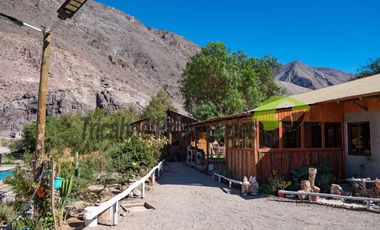 Parcela con casa, piscina y dos cabañas. Potencial turístico. Varillar, Valle del Elqui. $280 millones