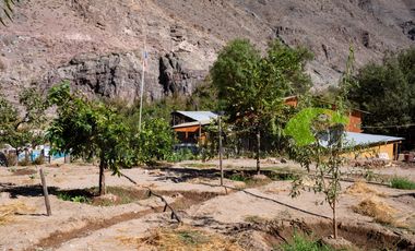 Parcela con casa, piscina y dos cabañas. Potencial turístico. Varillar, Valle del Elqui. $280 millones