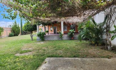 Casa campestre cerca de la laguna en Cajititlan.