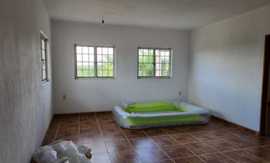 Casa campestre cerca de la laguna en Cajititlan.