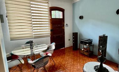 Casa de 4 dormitorios, 2 baños, estacionamiento
