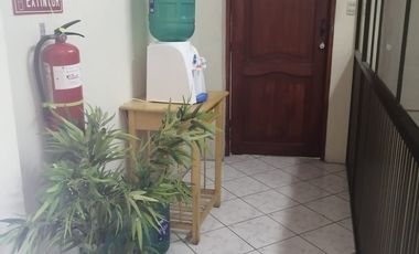 Alquilo casa esquinera con uso de suelo comercial en Urdenor 2 (J Luna)