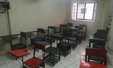 Alquilo casa esquinera con uso de suelo comercial en Urdenor 2 (J Luna)