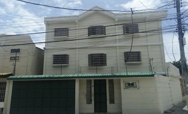 Alquilo casa esquinera con uso de suelo comercial en Urdenor 2 (J Luna)