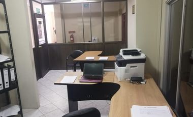 Alquilo casa esquinera con uso de suelo comercial en Urdenor 2 (J Luna)