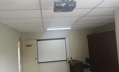 Alquilo casa esquinera con uso de suelo comercial en Urdenor 2 (J Luna)