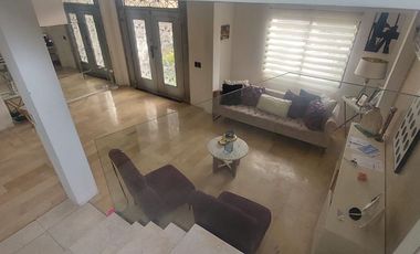 Ciudad Celeste, Renta de Linda Casa 4 Dorm. con Piscina sin Muebles