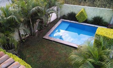Casa en venta con alberca en Alejandria