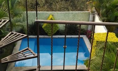 Casa en venta con alberca en Alejandria