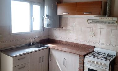 Oportunidad inversores, 2 departamentos de 1 dormitorio  y local comercial