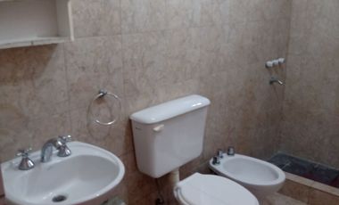 Oportunidad inversores, 2 departamentos de 1 dormitorio  y local comercial