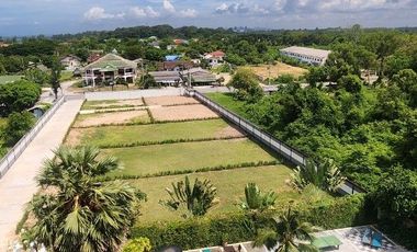 Beach land for sale beautiful gated commuinity plot ready to build the house.  Land size 145 sqw.  Price 3,150,000 thb.