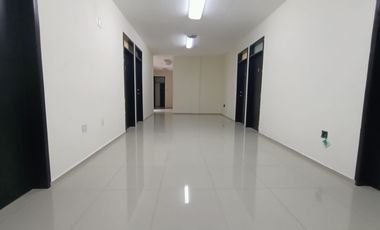 Oficinas de 15 m² con baño propio en el Fracc. Reforma. Incluye agua