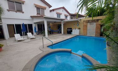 Via La Costa, Renta de Hermosa Casa 4 Dorm. con Piscina y Jacuzzi