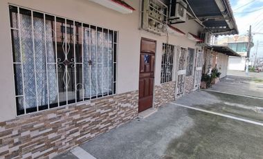 Casa Rentera en Venta en el Centro de Guayaquil, 3 Departamentos, 1 Local, Excelente Ubicación.