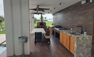 Isla Mocoli, Vendo Hermosa Casa de Lujo con Piscina y Jacuzzi