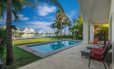 Casa amueblada en venta, Isla Dorada Residencial, Cancún Quintana Roo.