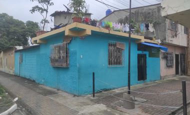 Casa en Venta en Sauces 3, Esquinera, con Terraza ideal para suites, a algunas cuadras de Avenida Dr. Enrique de Grau Ruiz, Cerca Sauces 5 y 4, sector Norte de Guayaquil.