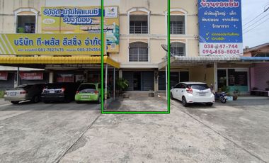 Shophouse for sale , next to the bypass intersection , Chonburi , 3 floors , 1 unit , 30.7 sq.wah.