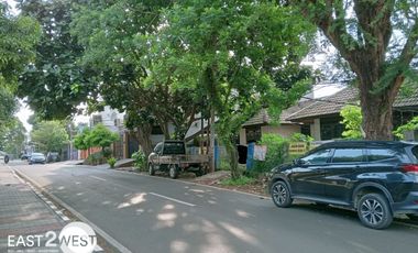 Dijual Rumah Tua Hitung Tanah Griya Loka BSD City Tangerang Selatan Unit Gandeng Lokasi Pinggir Jalan Raya Ramai Strategi Bisa Buat Usaha