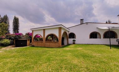 Casa en venta en Ixtapan de la Sal, San Gaspar, Amplio Jardin, una sola planta
