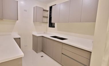 Affordable Townhouse in San Juan near Aquinas Dominican Church