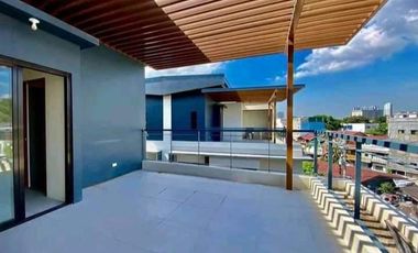 Affordable Townhouse in San Juan near Aquinas Dominican Church