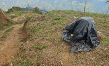 VENDO LOTE  CON DOS EXPLANACIONES, EN LA VEREDA LA AGUADA EN BARBOSA ANTIOQUIA.