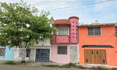 Casa en Venta en excelente ubicación a una cuadra de Icazo en la Col. Virgilio Uribe a 5 min., del centro histōrico en el Puerto de Veracruz, Ver.