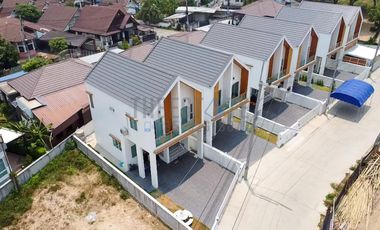 New Minimal 3 Bedroom Twin Home in San Sai for Sale