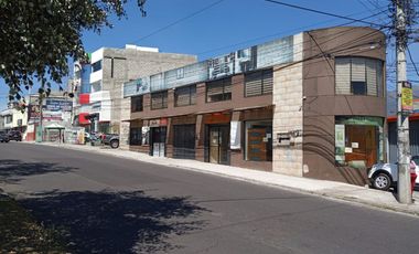 CASA EN VENTA EN ELOY ALFARO ZONA COMERCIAL