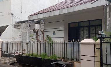 Di Jual Rumah second dikomplek Rawamangun Jakarta Timur