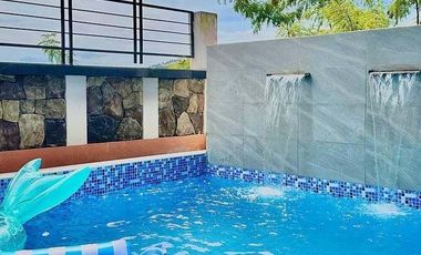 Income Generating Luxury and Spacioius Villa/H&L for Sale in Tagaytay City!
